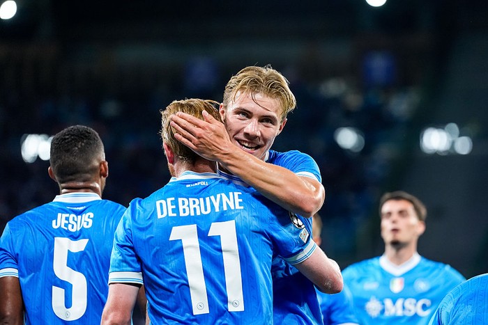 Rasmus Hojlund of SSC Napoli celebrates with Kevin De Bruyne after scoring first goal during the UEFA Champions League 2025/26 League Phase MD2 match between SSC Napoli and Sporting Lisbon at Stadio Diego Armando Maradona on October 1, 2025 in Neaples, Italy. (Photo by Giuseppe Maffia/NurPhoto via Getty Images)