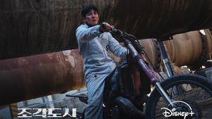 Ketegangan dalam Foto-foto Adegan Drakor Disney+ The Manipulated