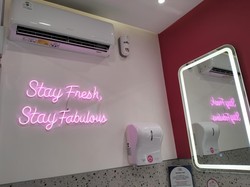 Ini Tampilan Toilet Premium dengan AC dan Musik Dekat Stasiun Sudirman