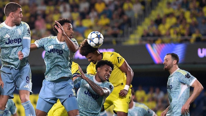 Soccer Football - UEFA Champions League - Villarreal v Juventus - Estadio de la Ceramica, Villarreal, Spain - October 1, 2025 Villarreals Renato Veiga scores their second goal REUTERS/Pablo Morano