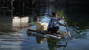Air Bersih Belum Merata, Suku Bajo Masih Bergantung pada Jeriken Air