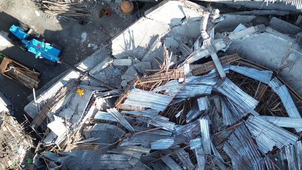 Alat Berat Dikerahkan, Bongkar Reruntuhan Ponpes Al Khoziny Sidoarjo