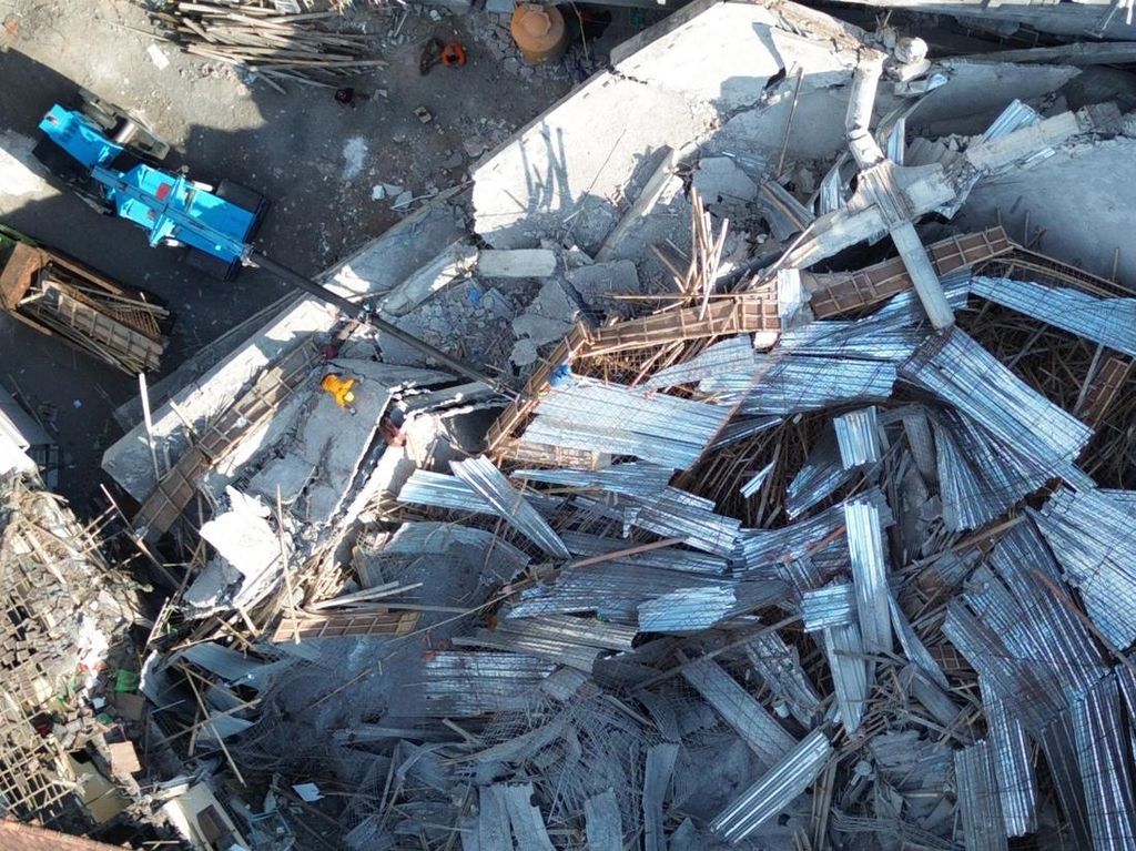 Alat Berat Dikerahkan, Bongkar Reruntuhan Ponpes Al Khoziny Sidoarjo Alat Berat Dikerahkan, Bongkar Reruntuhan Ponpes Al Khoziny Sidoarjo