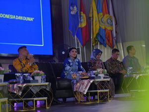 Anang dan Ashanty Beri Inspirasi Industri Kreatif ke Mahasiswa UTM Anang dan Ashanty Beri Inspirasi Industri Kreatif ke Mahasiswa UTM