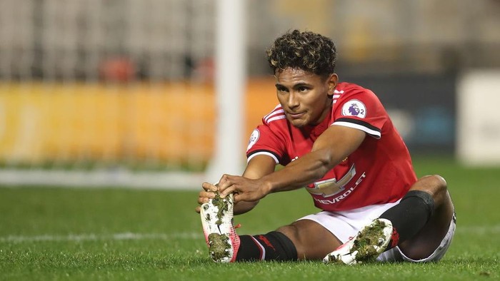 LEIGH, GREATER MANCHESTER - OCTOBER 23: Demetri Mitchell of Manchester United during the Premier League 2 fixture between Manchester United and Liverpool at Leigh Sports Village on October 23, 2017 in Leigh, Greater Manchester. (Photo by Robbie Jay Barratt - AMA/Getty Images)