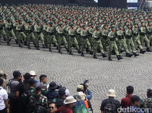 Video: Gladi HUT TNI, Panglima Minta Prajurit Beri Tatapan Tajam Video: Gladi HUT TNI, Panglima Minta Prajurit Beri Tatapan Tajam