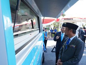 Warga Desa di Sulsel Kini Bisa Urus KTP Lewat Mobil Layanan Dukcapil Bergerak Warga Desa di Sulsel Kini Bisa Urus KTP Lewat Mobil Layanan Dukcapil Bergerak