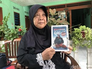 Keluarga Harap Buku Clara Sumarwati Indonesia Menjejak Everest Tetap Laku Keluarga Harap Buku Clara Sumarwati Indonesia Menjejak Everest Tetap Laku