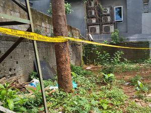 Saksi Sebut Pakaian Terapis Wanita yang Tewas di Lahan Kosong Jaksel Kotor Saksi Sebut Pakaian Terapis Wanita yang Tewas di Lahan Kosong Jaksel Kotor
