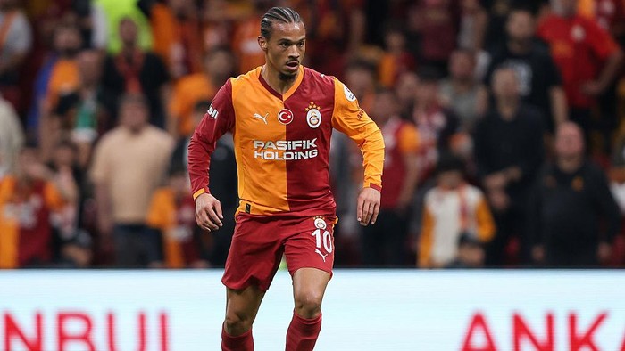ISTANBUL, TURKEY - SEPTEMBER 22: Leroy Sane of Galatasaray controls the ball during the Trendyol Süper Lig match between Galatasaray SK and Konyaspor at Rams Park Stadium on September 22, 2025 in Istanbul, Turkey. (Photo by Ahmad Mora/Getty Images)