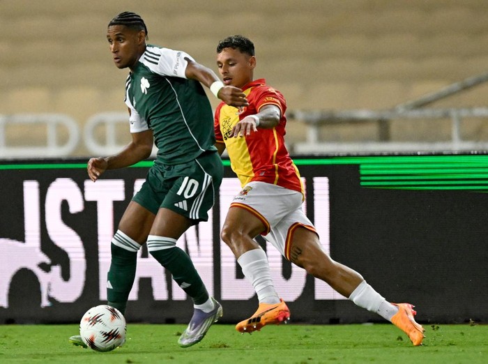 ATHENS, GREECE - OCTOBER 2: (L-R) Tete of Panathinaikos, Dean James of Go Ahead Eagles  during the UEFA Europa League   match between Panathinaikos v Go Ahead Eagles at the Olympic Athletic Center of Athens Spyros Louis on October 2, 2025 in Athens Greece (Photo by Gerrit van Keulen /Soccrates/Getty Images)