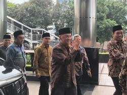 Menteri Haji Serahkan 200 Nama Calon Pejabat ke KPK: Untuk Ditracing Menteri Haji Serahkan 200 Nama Calon Pejabat ke KPK: Untuk Ditracing