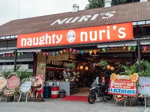 Mengenal Naughty Nuris, Tempat Kuliner Terkenal di Bali