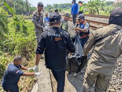 Pemotor asal Sumenep Tewas Tertabrak Kereta di Sememi Surabaya