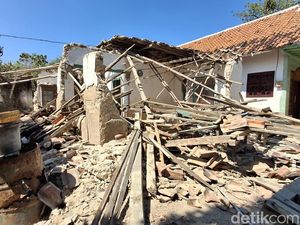 406 Bangunan di Sumenep Rusak Akibat Diguncang Gempa 406 Bangunan di Sumenep Rusak Akibat Diguncang Gempa