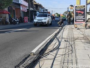 Bupati Badung Tertibkan Kabel Provider Semrawut, Targetkan 23 Titik Bupati Badung Tertibkan Kabel Provider Semrawut, Targetkan 23 Titik