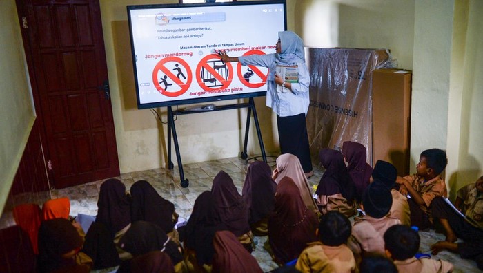 Cara Seru Belajar di Serang, Bukan Lagi Papan Tulis Biasa!