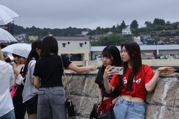 Tanda pertemanan sehat terlihat saat kamu bebas mengungkapkan pikiran tanpa takut dihakimi/Foto: Unsplash/Yanhao Fang Dalam circle pertemanan sehat, sahabat tidak harus selalu sependapat. Ketidaksepakatan menjadi cara untuk saling memahami lebih baik. Yang penting adalah sikap saling menghormati dan menghargai pendapat.