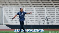 Indra menekankan pentingnya disiplin sejak hari pertama.  