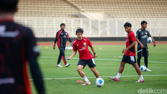Timnas U23 Mulai Panaskan Mesin Jelang SEA Games 2025 Pemain Timnas Indonesia U23 mulai menjalani latihan intensif jelang SEA Games 2025 di Lapangan Madya, Jakarta, Jumat (3/10/2025).