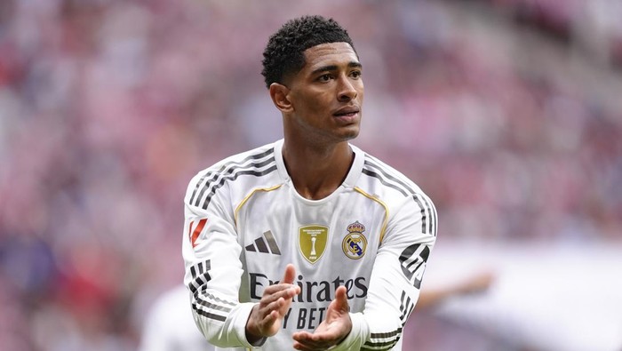 MADRID, SPAIN - 2025/09/27: Jude Bellingham of Real Madrid CF reacts during the La Liga EA Sports match between Atletico de Madrid and Real Madrid at the Riyadh Air Metropolitano. Final Score; Atletico de Madrid 5 : 2 Real Madrid. (Photo by Gokhan Taner/SOPA Images/LightRocket via Getty Images)