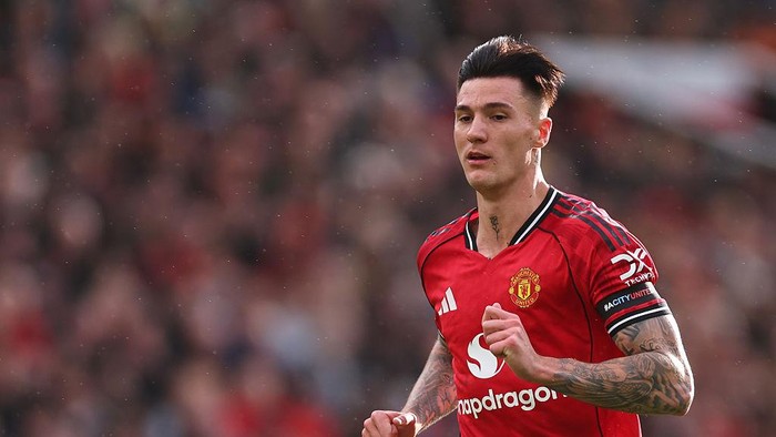 MANCHESTER, ENGLAND - OCTOBER 4: Benjamin Sesko of Manchester United during the Premier League match between Manchester United and Sunderland at Old Trafford on October 4, 2025 in Manchester, England. (Photo by Robbie Jay Barratt - AMA/Getty Images)