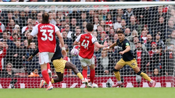 LONDON, ENGLAND - OCTOBER 04: Declan Rice of Arsenal scores his teams first goal during the Premier League match between Arsenal and West Ham United at Emirates Stadium on October 04, 2025 in London, England. (Photo by Julian Finney/Getty Images)