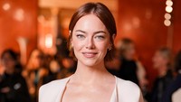 Video: Fans Bela-Belain Botak Demi Bisa Nonton Film Baru Emma Stone