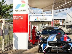 Intip Safety Car MotoGP Mandalika Isi BBM di SPBU Modular Intip Safety Car MotoGP Mandalika Isi BBM di SPBU Modular