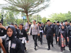 Cara Polisi Magetan Bikin Ribuan Pesilat Kondusif di HUT ke-103 PSHT Cara Polisi Magetan Bikin Ribuan Pesilat Kondusif di HUT ke-103 PSHT