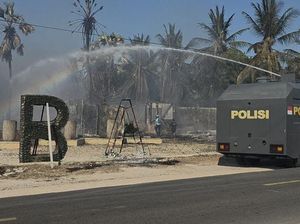 Resor WN Hungaria di Sumba Hangus Terbakar, Kerugian Rp 10 Miliar Resor WN Hungaria di Sumba Hangus Terbakar, Kerugian Rp 10 Miliar
