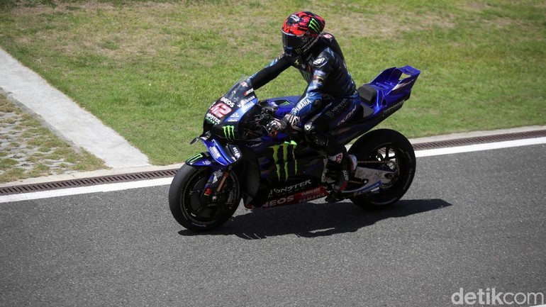Pembalap Monster Energy Yamaha MotoGP™ Alex Rins usai menjalani kualifikasi MotoGP Indonesia 2025. Alex Rins akan start dari posisi 4.