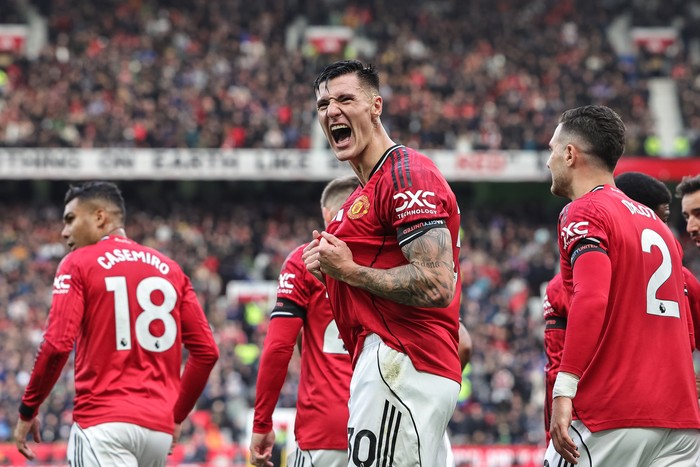Benjamin Sesko of Manchester United scores to make it 2-0 during the Premier League match Manchester United vs Sunderland at Old Trafford, Manchester, United Kingdom, 4th October 2025

(Photo by Mark Cosgrove/News Images) in Manchester, United Kingdom on 10/4/2025. (Photo by Mark Cosgrove/News Images/Sipa USA)No Use United Kingdom. No Use Ireland.