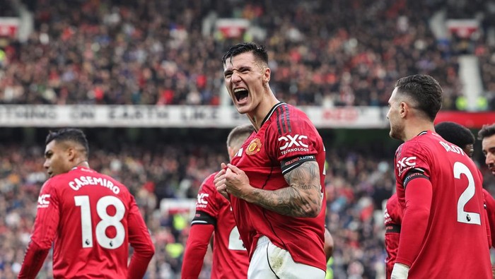 Benjamin Sesko of Manchester United scores to make it 2-0 during the Premier League match Manchester United vs Sunderland at Old Trafford, Manchester, United Kingdom, 4th October 2025

(Photo by Mark Cosgrove/News Images) in Manchester, United Kingdom on 10/4/2025. (Photo by Mark Cosgrove/News Images/Sipa USA)No Use United Kingdom. No Use Ireland.