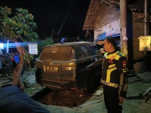 Mobil Rombongan Penyanyi Cantika Davinca Tabrak Motor di Magetan, 2 Tewas Mobil Rombongan Penyanyi Cantika Davinca Tabrak Motor di Magetan, 2 Tewas