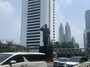 Pro Kontra Warga Jakarta soal Pemindahan Patung Jenderal Sudirman Pro Kontra Warga Jakarta soal Pemindahan Patung Jenderal Sudirman