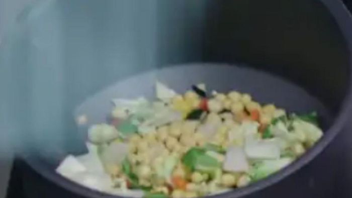 Video: Robot Koki Ini Bisa Memasak Hingga 3.000 Porsi Sehari