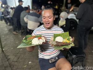 Huaah! Tersengat Pedasnya Sambal Ayam Ngondek yang Viral di Gandaria Huaah! Tersengat Pedasnya Sambal Ayam Ngondek yang Viral di Gandaria