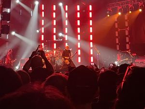 The Smashing Pumpkins di Jakarta: Gak Banyak Basa-basi, Aksi Panggungnya Gila! The Smashing Pumpkins di Jakarta: Gak Banyak Basa-basi, Aksi Panggungnya Gila!