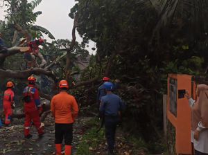 41 Rumah dan Sekolah di Bogor Rusak Diterjang Angin Kencang