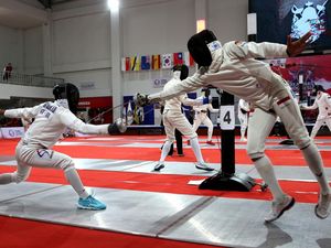 Atlet Nasional dan Internasional Ramaikan Kejuaraan Anggar Indonesia Terbuka 2025