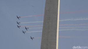 Atraksi Udara HUT TNI ke-80 Meriahkan Langit Jakarta