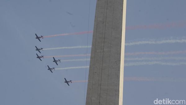 Atraksi Udara HUT TNI ke-80 Meriahkan Langit Jakarta
