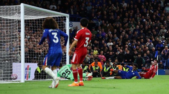 Soccer Football - Premier League - Chelsea v Liverpool - Stamford Bridge, London, Britain - October 4, 2025 Chelseas Estevao scores their second goal Action Images via Reuters/Matthew Childs EDITORIAL USE ONLY. NO USE WITH UNAUTHORIZED AUDIO, VIDEO, DATA, FIXTURE LISTS, CLUB/LEAGUE LOGOS OR LIVE SERVICES. ONLINE IN-MATCH USE LIMITED TO 120 IMAGES, NO VIDEO EMULATION. NO USE IN BETTING, GAMES OR SINGLE CLUB/LEAGUE/PLAYER PUBLICATIONS. PLEASE CONTACT YOUR ACCOUNT REPRESENTATIVE FOR FURTHER DETAILS..     TPX IMAGES OF THE DAY