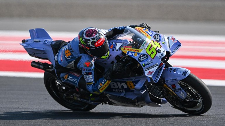 Pembalap BK8 Gresini Racing MotoGP Fermin Aldeguer memacu kecepatan sepeda motornya dalam sesi race MotoGP Indonesia 2025 di Sirkuit Internasional Pertamina Mandalika, Lombok Tengah, Nusa Tenggara Barat, Minggu (5/10/2025). ANTARA FOTO/Aditya Pradana Putra
