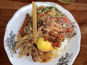Finalis Miss Indonesia Jual Nasi Campur Bali hingga Makanan yang Dijauhi Miliuner Finalis Miss Indonesia Jual Nasi Campur Bali hingga Makanan yang Dijauhi Miliuner