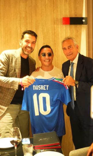Baru Buka Resto, Salt Bae Langsung Kedatangan Bintang Bola Italia!