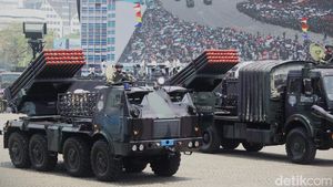 HUT ke-80 TNI, Ribuan Prajurit Unjuk Ketangkasan dan Parade Alutsista di Hadapan Prabowo