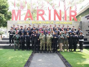 HUT TNI, Brimob Polda Metro Kunjungi Mako Korps Marinir di Kwitang HUT TNI, Brimob Polda Metro Kunjungi Mako Korps Marinir di Kwitang