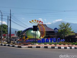 Kata DLH Kota Batu Soal Cat Ikon Apel Baru Mengelupas Kata DLH Kota Batu Soal Cat Ikon Apel Baru Mengelupas